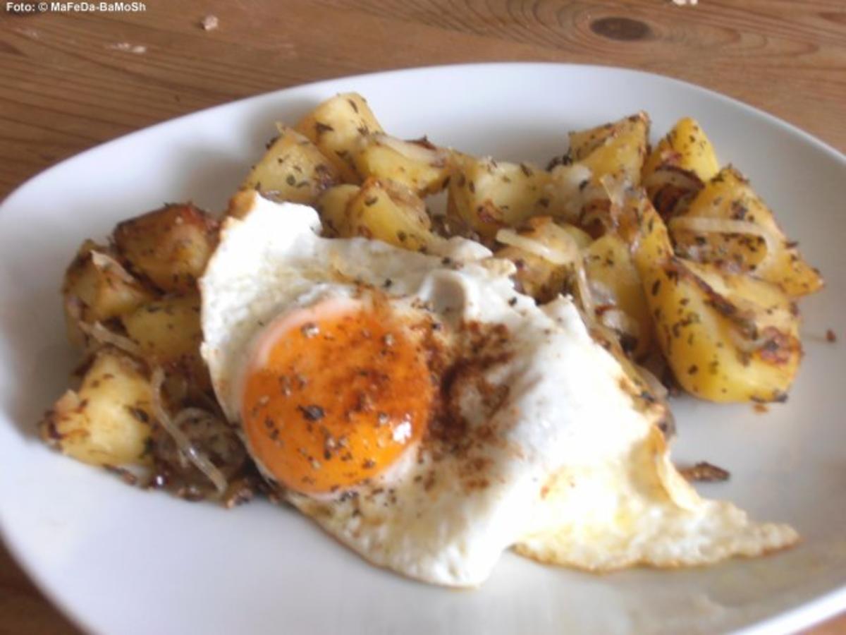 Bratkartoffel mit Spiegelei - Rezept mit Bild - kochbar.de
