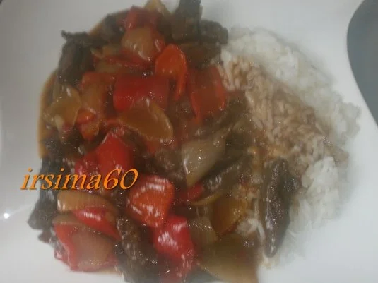 Pikantes Rindfleisch mit Paprika und Zwiebeln - Rezept - Bild Nr. 2