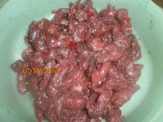 Pikantes Rindfleisch mit Paprika und Zwiebeln - Rezept - Bild Nr. 3