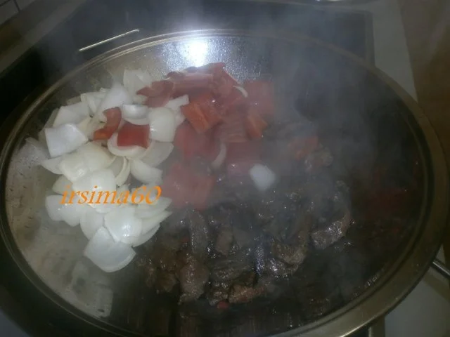 Pikantes Rindfleisch mit Paprika und Zwiebeln - Rezept - Bild Nr. 5