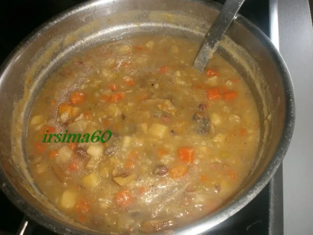 Rezept: Kartoffelsuppe von roten Kartoffeln mit getrockneten Steinpilzen Bild Nr. 2 Kartoffelsuppe von roten Kartoffeln mit getrockneten Steinpilzen - Rezept - Bild Nr. 2