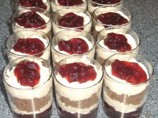 Preiselbeercreme mit Cantuccini - Rezept - Bild Nr. 2