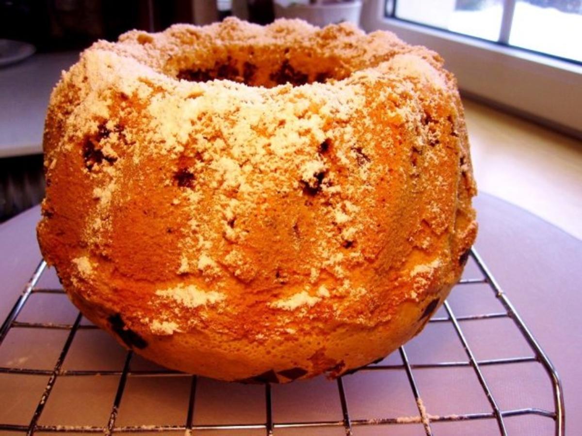 Kleiner Vanille-Kranzkuchen mit Schokoladenstückchen drin - Rezept
Durch mimi