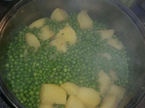 Beilage: Erbsen - Kartoffel - Püree an Fischstäbchen - Rezept - Bild Nr. 5