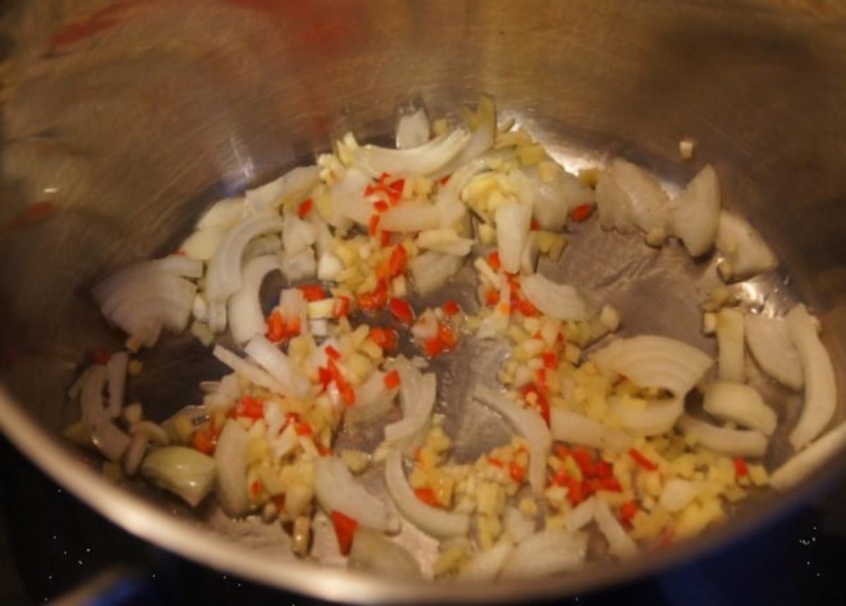 Curry-Suppe mit Hähnchenbrustfilet und Gemüse - Rezept - Bild Nr. 8