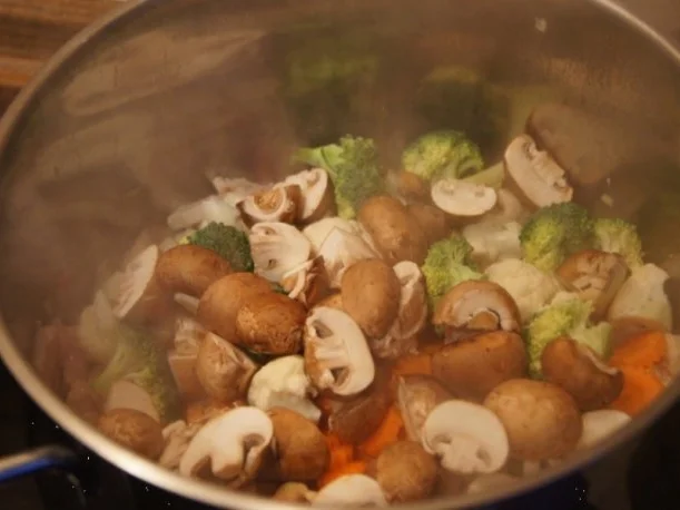 Curry-Suppe mit Hähnchenbrustfilet und Gemüse - Rezept - Bild Nr. 10