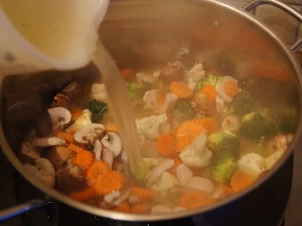 Curry-Suppe mit Hähnchenbrustfilet und Gemüse - Rezept - Bild Nr. 12