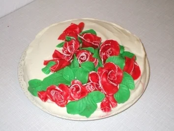 Rezept: Käse-Sahne Torte festlich garniert Käse-Sahne Torte festlich garniert - Rezept