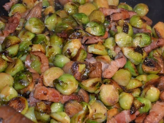 Rosenkohl mit Kräuterspeck und Feigen - Rezept - Bild Nr. 3