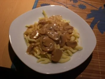 Spätzle auf Champignonrahm - Rezept