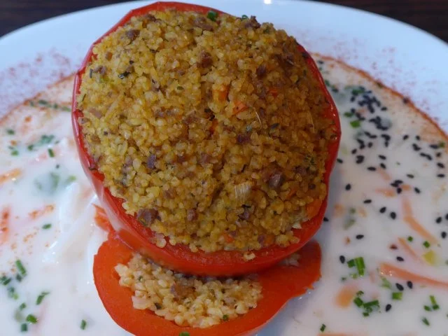 Gefüllter Paprika mit Seitan - Bulgur - Füllung an  Mandel - Sauce - Rezept - Bild Nr. 2