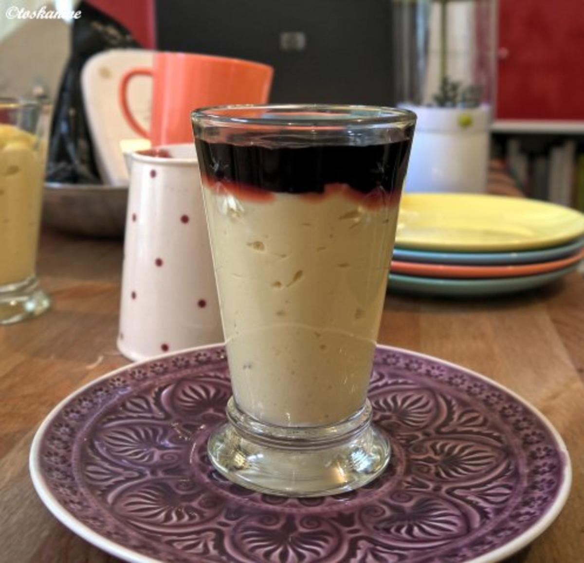 Kaffee-Kardomom-Pudding mit Creme-de-Cassis-Sauce - Rezept - Bild Nr. 12