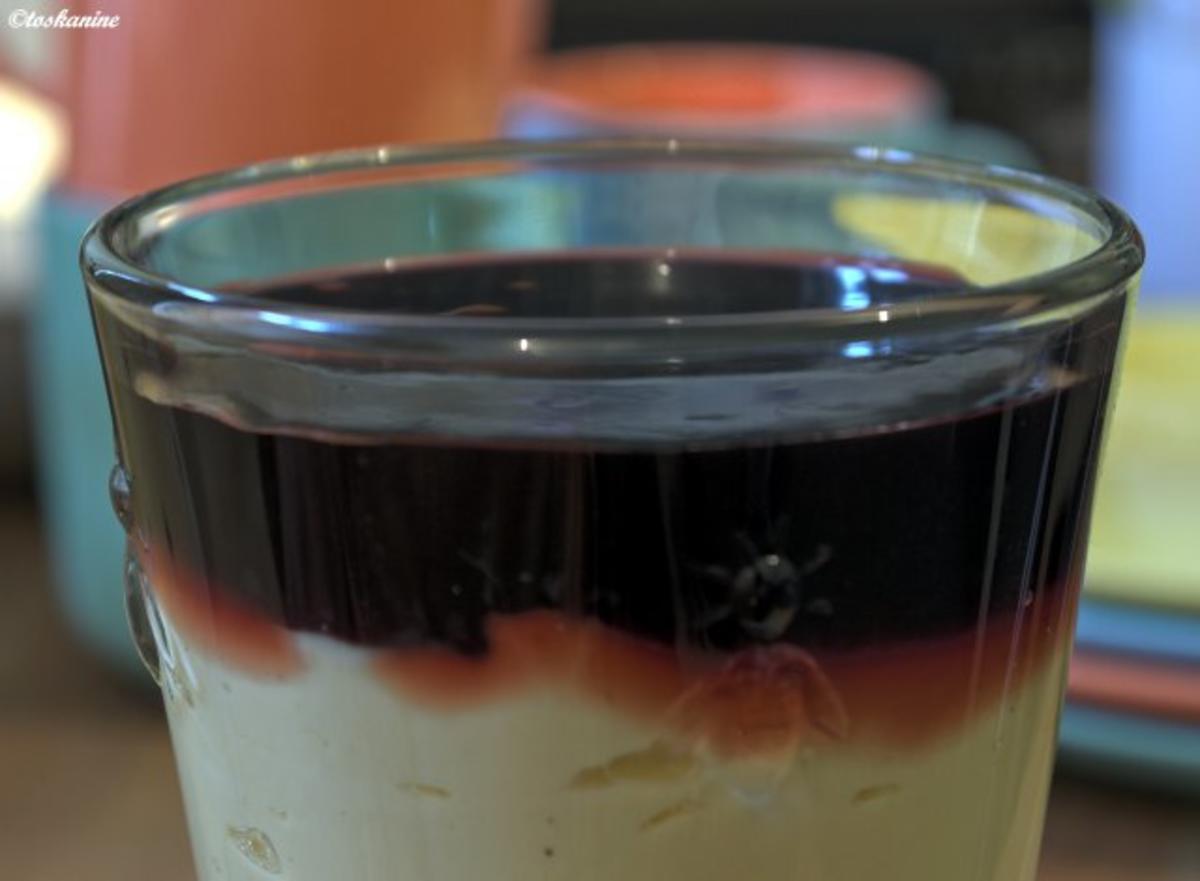 Kaffee-Kardomom-Pudding mit Creme-de-Cassis-Sauce - Rezept - Bild Nr. 14