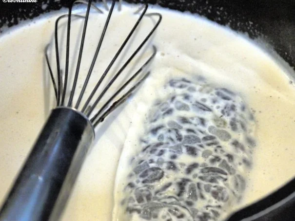 Kaffee-Kardomom-Pudding mit Creme-de-Cassis-Sauce - Rezept - Bild Nr. 6