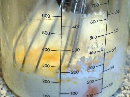 Kaffee-Kardomom-Pudding mit Creme-de-Cassis-Sauce - Rezept - Bild Nr. 9