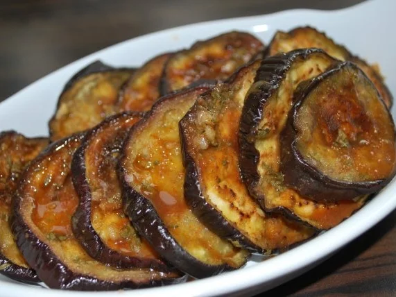 Rezept: Eingelegte Auberginen - spanisch-orientalisch angehaucht Eingelegte Auberginen - spanisch-orientalisch angehaucht - Rezept