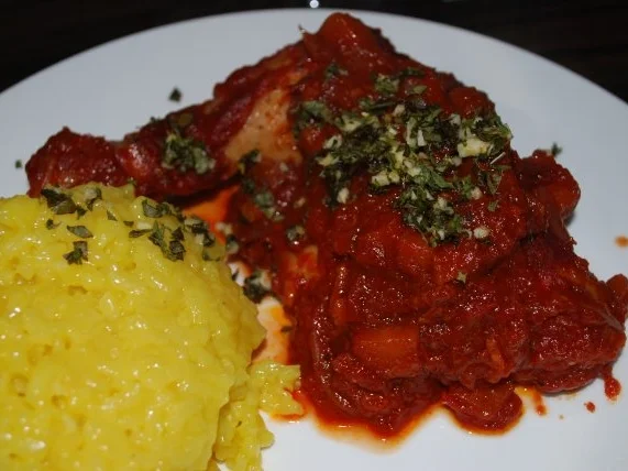 Hähnchenkeulen alla ossobuco mit Gremolata - Rezept