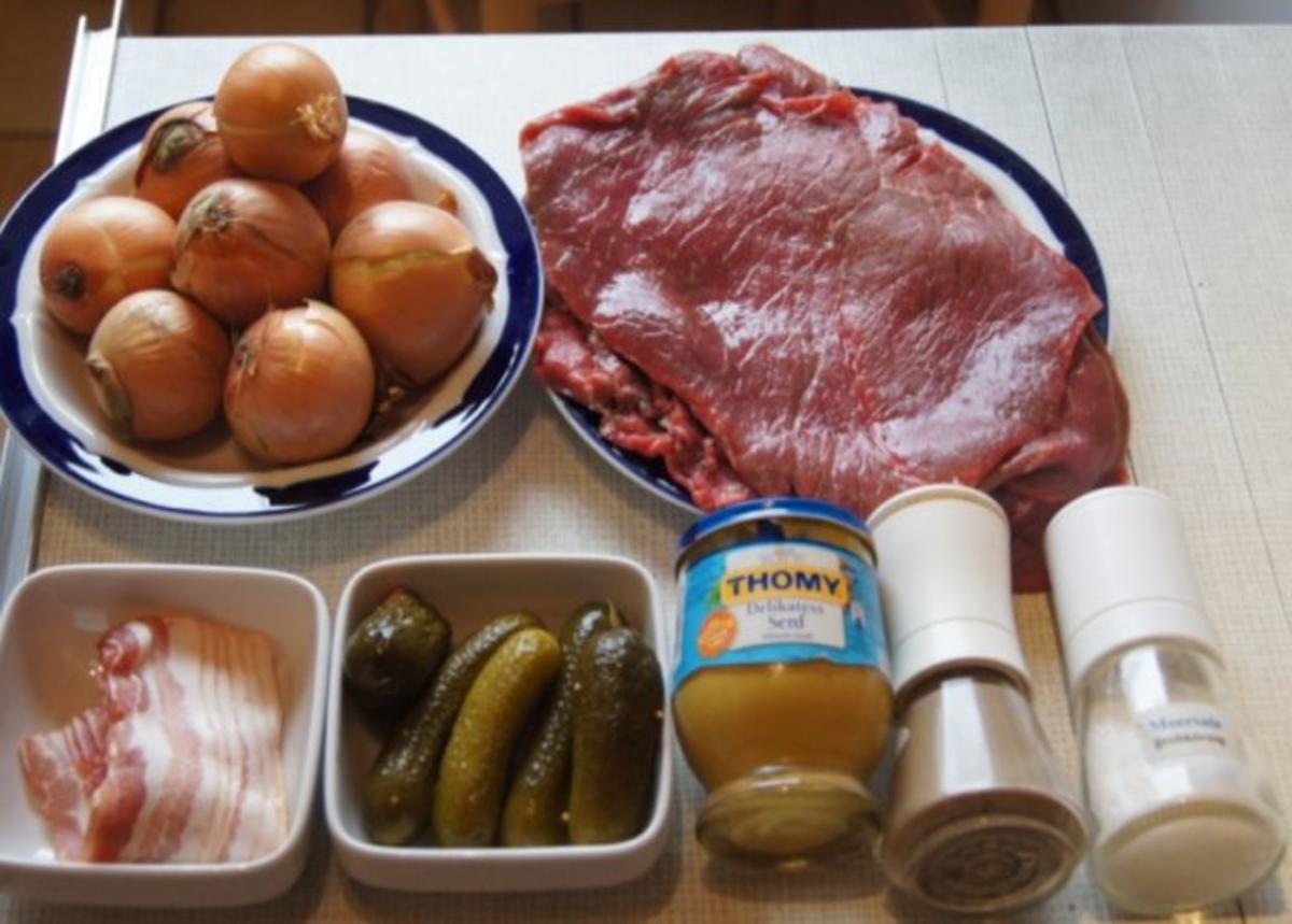 Rouladen mit Rotkohl, Sauce und Kartoffelklößen - Rezept - Bild Nr. 2