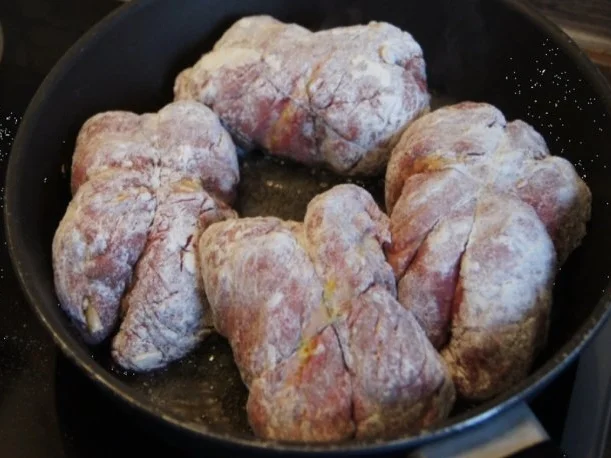 Rouladen mit Rotkohl, Sauce und Kartoffelklößen - Rezept - Bild Nr. 8