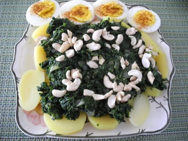Birnen - Spinat mit Cashewnüssen an Salzkartoffeln - Rezept