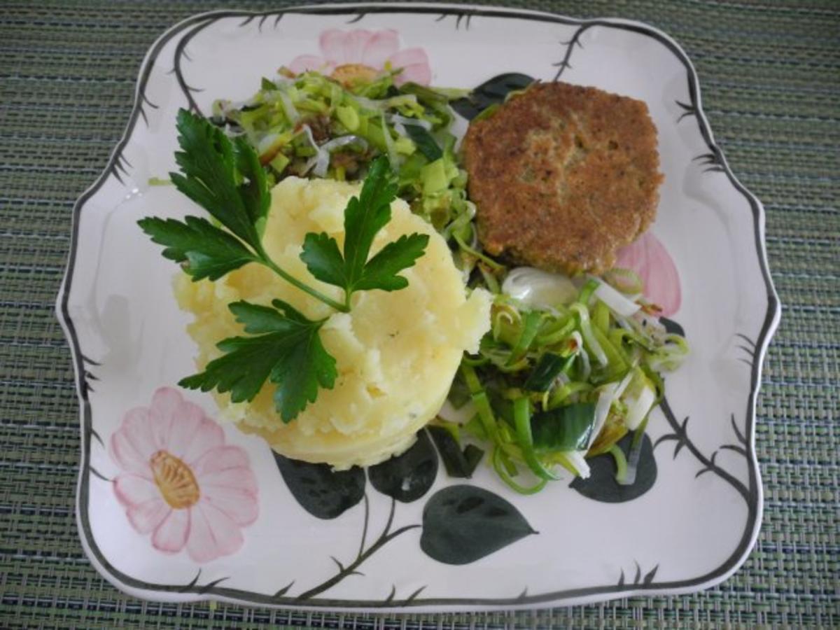 Kartoffelbrei an gebuttertem Porree mit Falafel - Rezept