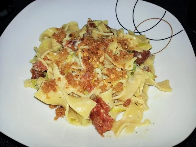 Pasta mit Lauch-Prosciuttosauce und Pilzpangratto - Rezept