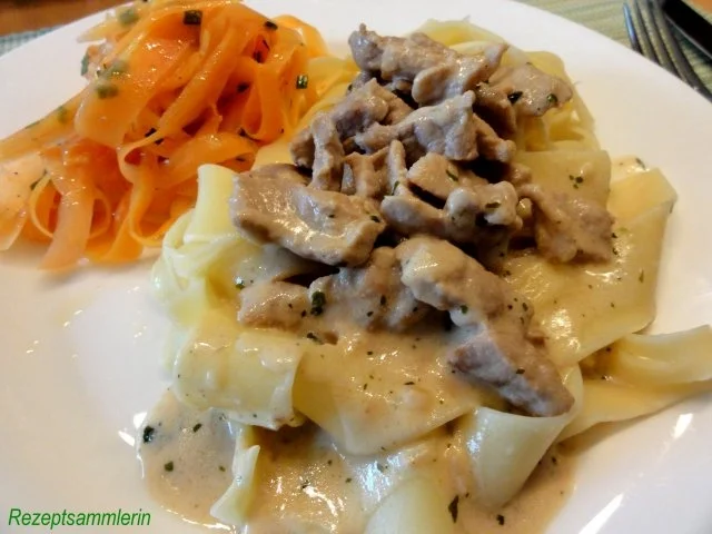 Rezept: Fleisch: SAHNEGESCHNETZELTES (vom Schwein) Fleisch: SAHNEGESCHNETZELTES (vom Schwein) - Rezept