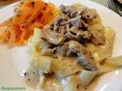 Fleisch:   SAHNEGESCHNETZELTES (vom Schwein) - Rezept