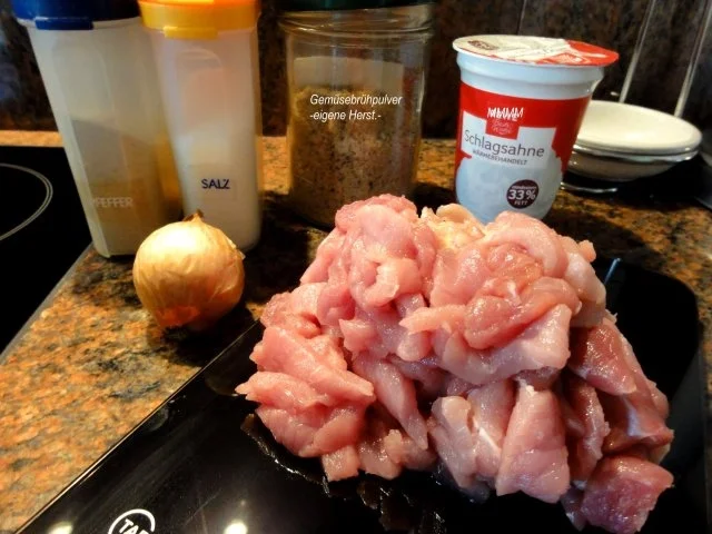 Rezept: Fleisch: SAHNEGESCHNETZELTES (vom Schwein) Bild Nr. 3 Fleisch: SAHNEGESCHNETZELTES (vom Schwein) - Rezept - Bild Nr. 3