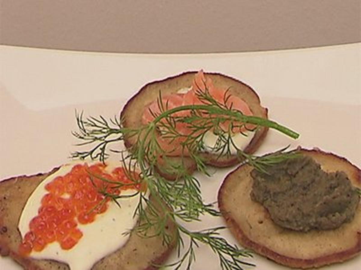 Dreierlei Blini Variation mit rotem Kaviar, Lachs und Auberginen-Mousse
- Rezept von Das perfekte Dinner