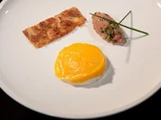 Tatar vom Kalbsfilet mit Kürbis – Quarkterrine und Piment d‘Espelette (Bernd Schwarz) - Rezept