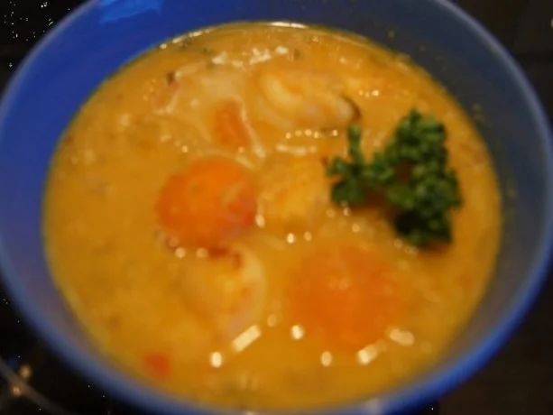 Rezept: Rote Linsen-Gemüse-Suppe mit Riesengarnelenschwänzen Rote Linsen-Gemüse-Suppe mit Riesengarnelenschwänzen - Rezept