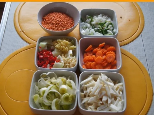 Rezept: Rote Linsen-Gemüse-Suppe mit Riesengarnelenschwänzen Bild Nr. 3 Rote Linsen-Gemüse-Suppe mit Riesengarnelenschwänzen - Rezept - Bild Nr. 3