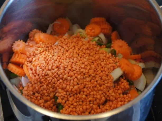 Rezept: Rote Linsen-Gemüse-Suppe mit Riesengarnelenschwänzen Bild Nr. 6 Rote Linsen-Gemüse-Suppe mit Riesengarnelenschwänzen - Rezept - Bild Nr. 6