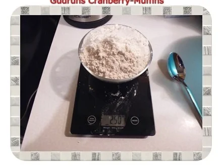 Rezept: Muffins: Cranberry-Muffins Bild Nr. 3 Muffins: Cranberry-Muffins - Rezept - Bild Nr. 3