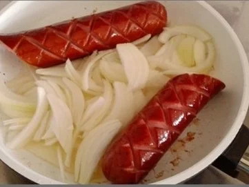 Rezept: Curry Fleischwurst mit Salzkartoffeln und Rotkohl Bild Nr. 10 Curry Fleischwurst mit Salzkartoffeln und Rotkohl - Rezept - Bild Nr. 10