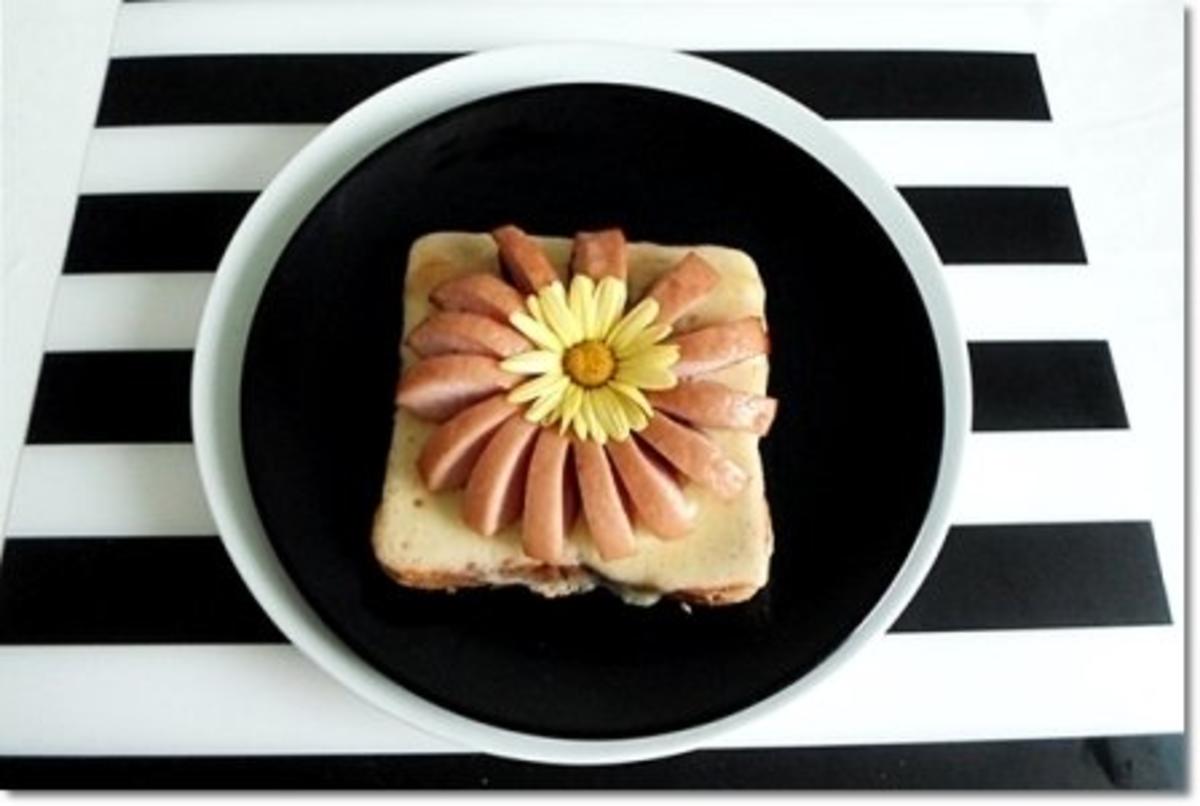 “Wurst-Blume“  auf  Cheddar-Käse-Sandwich - Rezept - Bild Nr. 2