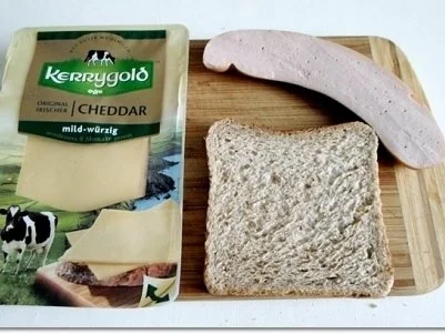 “Wurst-Blume“  auf  Cheddar-Käse-Sandwich - Rezept - Bild Nr. 4