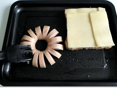 “Wurst-Blume“  auf  Cheddar-Käse-Sandwich - Rezept - Bild Nr. 13