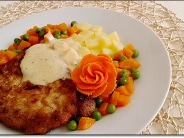 Paniertes Schweinesteak mit Gemüse,  nappiert mit „Café de Paris Sauce“ - Rezept - Bild Nr. 3