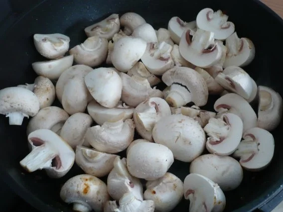 Rezept: Hähnchenbrust in Zwiebel - Pilz - Soße Bild Nr. 4 Hähnchenbrust in Zwiebel - Pilz - Soße - Rezept - Bild Nr. 4