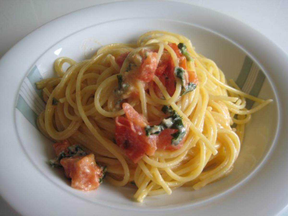 Spaghetti mit Tomaten - Rezept