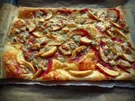 Rezept: Pikante Blätterteigpizza mit Äpfeln und Gorgonzola; Fingerfood, Snack Pikante Blätterteigpizza mit Äpfeln und Gorgonzola; Fingerfood, Snack - Rezept