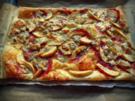Pikante Blätterteigpizza mit Äpfeln und Gorgonzola; Fingerfood, Snack - Rezept