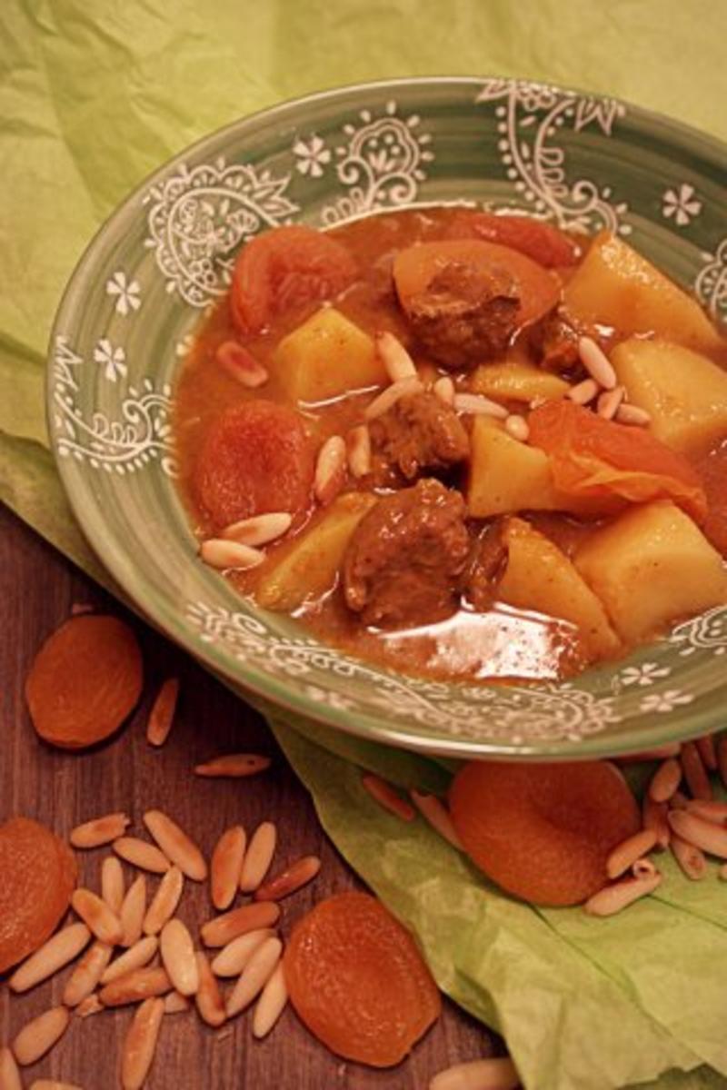 Orientalisch exotisches Lamm-Aprikosen-Curry mit Kartoffeln - Rezept ...