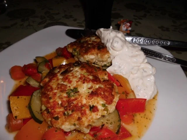 Hähnchenfrikadellen auf Kräuter-Rahm-Gemüse>> - Rezept - Bild Nr. 2