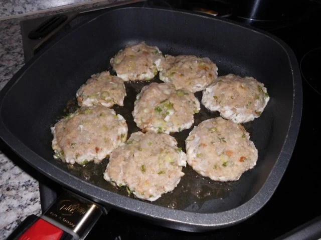 Hähnchenfrikadellen auf Kräuter-Rahm-Gemüse>> - Rezept - Bild Nr. 6