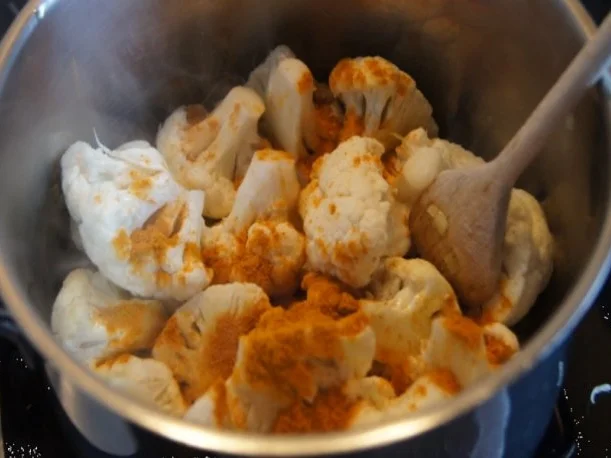 Wiener Schnitzel mit Curry-Blumenkohl und angebratenen Drillingen - Rezept - Bild Nr. 6