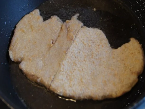 Wiener Schnitzel mit Curry-Blumenkohl und angebratenen Drillingen - Rezept - Bild Nr. 3