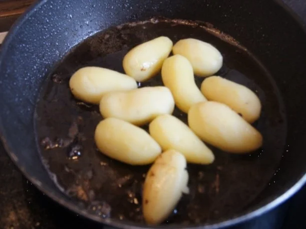 Wiener Schnitzel mit Curry-Blumenkohl und angebratenen Drillingen - Rezept - Bild Nr. 9